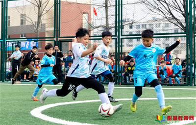 綠茵場上展風(fēng)采：漢風(fēng)路小學(xué)主場迎戰(zhàn)華潤小學(xué)獲勝